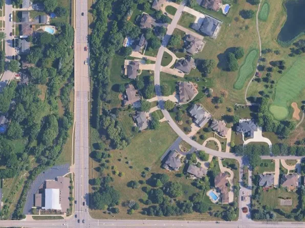 1224 Royal Dublin Ln, Dyer, IN 46311