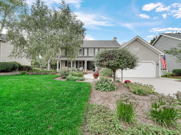 563 Bittersweet Trl, Crystal Lake, IL 60014