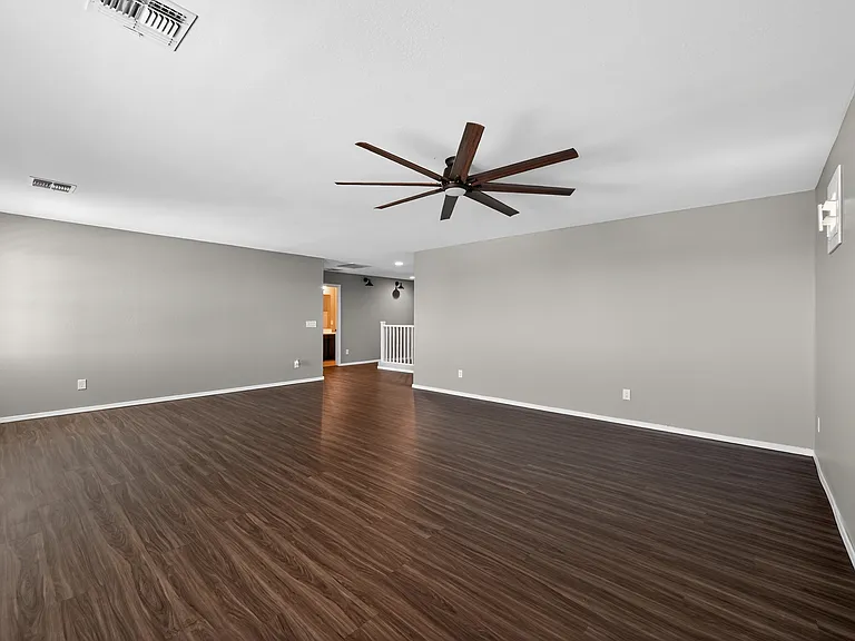 18040 W Louise Dr — Photo 4