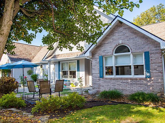 2nd image of 10 Greenwood Cir