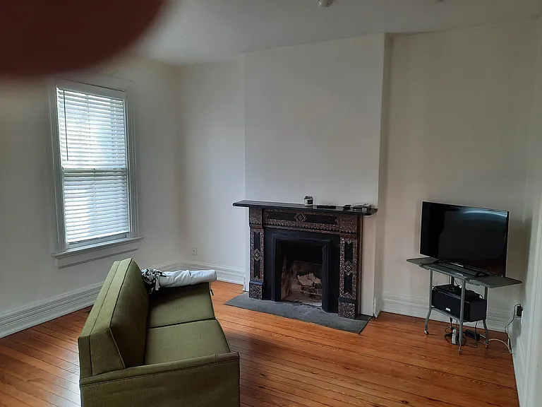 254 E Sycamore St — Photo 14