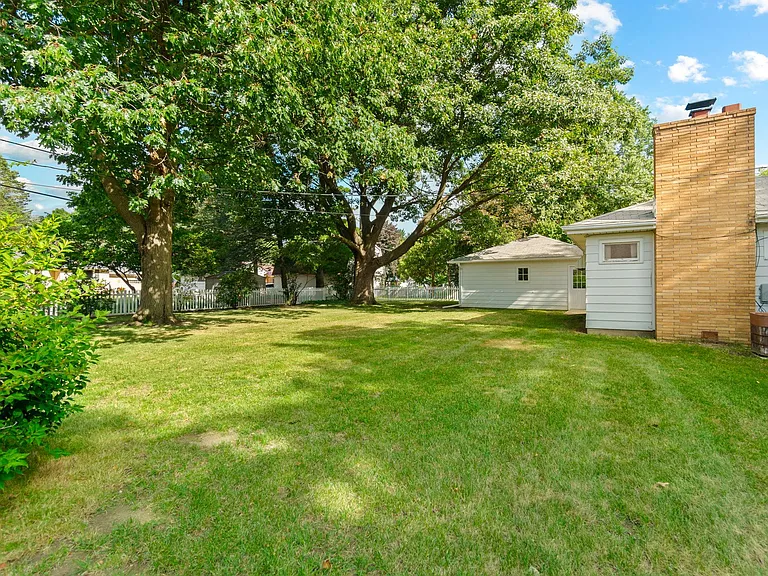 1238 S Hill Dr — Photo 19