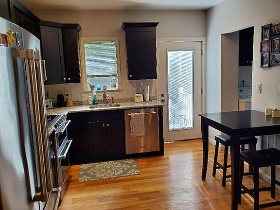 5th image of 15 Titcomb St #1