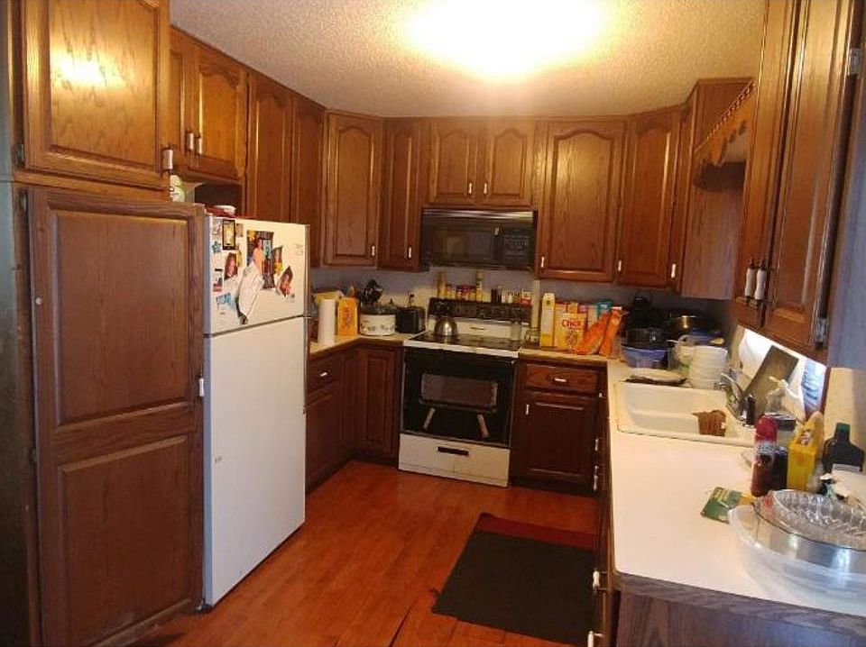 2nd image of 5256 Long Lake Rd