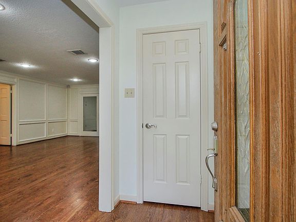 4th image of 10302 Great Plains Ln