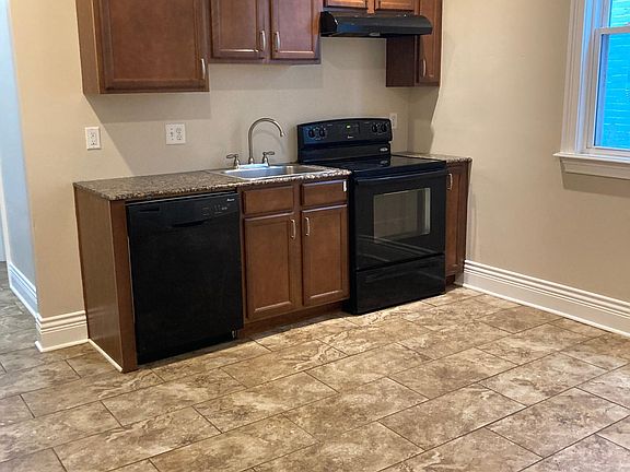 3rd image of 310 Pennsylvania St APT 2