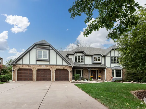 3112 Turnberry Rd, St Charles, IL 60174