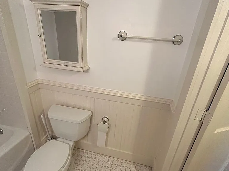 2461 Lyndhurst Ave — Photo 39