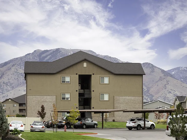 Logan Gateway Apartments — Photo 26