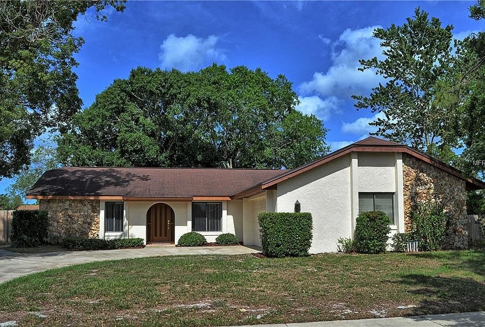 1st image of 2465 Pine Tree Circle Dr