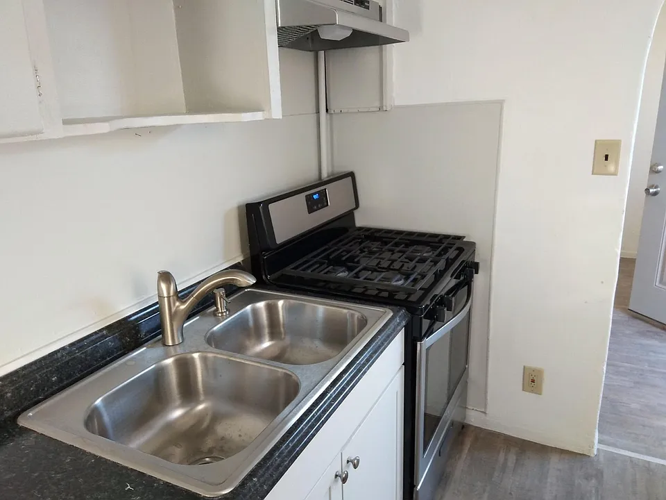 2602 N Balboa Ave #3