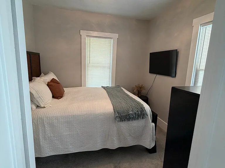 1010 Elmwood St — Photo 10