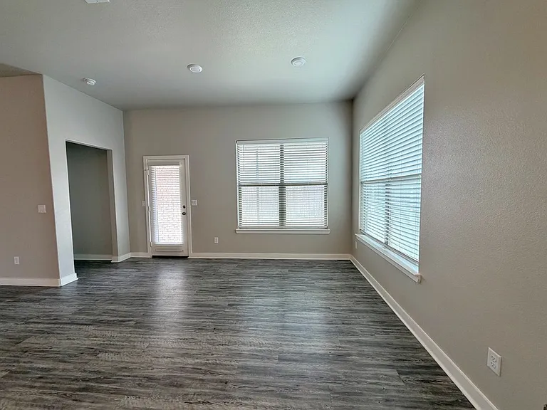 6906 Wagon Ct — Photo 10