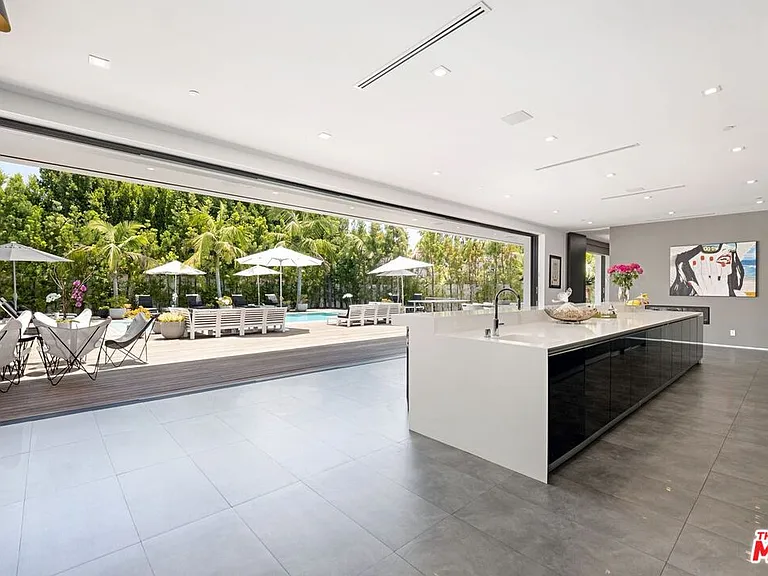 9570 Sunset Blvd — Photo 12