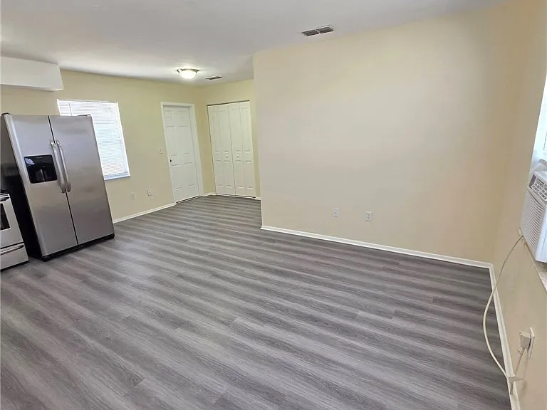 821 Grand Ave — Photo 4