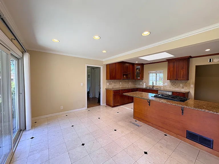 1695 Merrill Dr — Photo 11