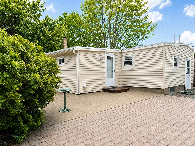 27 Nickerson Rd — Photo 5
