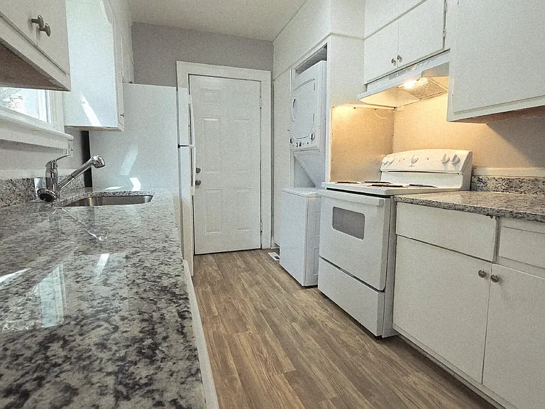 1147 Mimosa Dr — Photo 5