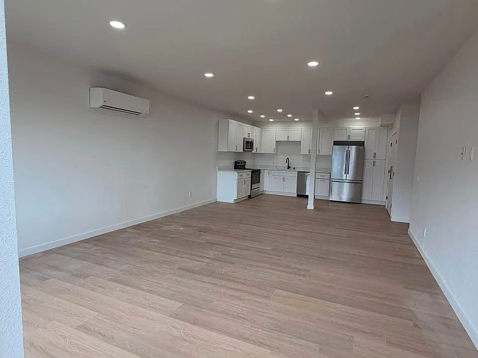 3 bed, 1400 sqft, $2,800 — Photo 1