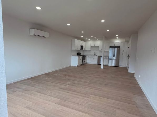 1435 Rainbow Ln