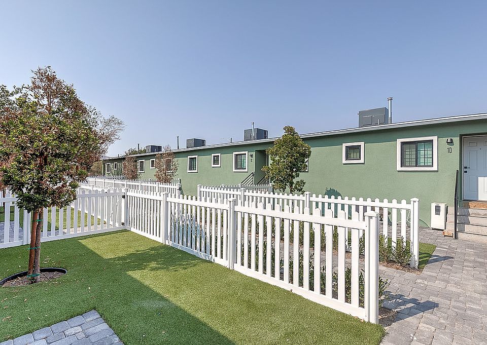 1st image of 401 E Merlayne Dr