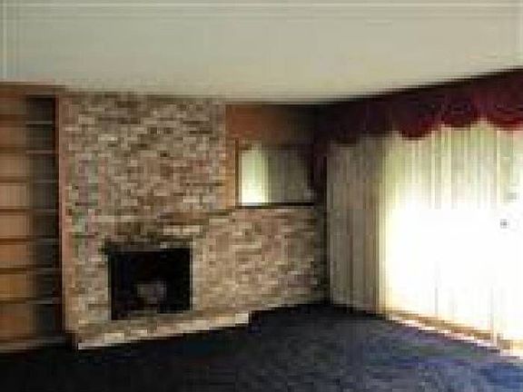 4th image of 2700 Dorine Way