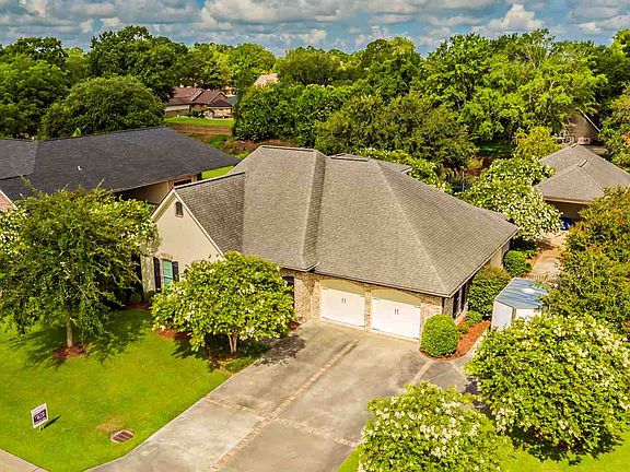 2nd image of 207 Davis Dr