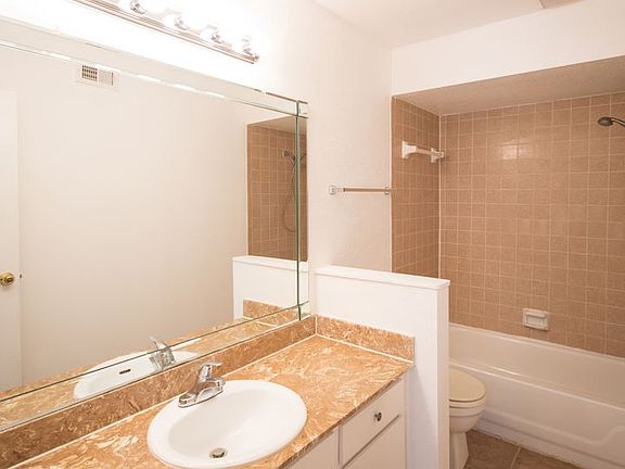 5th image of 770 Memorial Mews St APT B