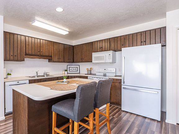 2nd image of 621 Coachman Way