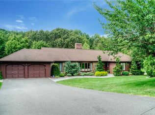 230 Putting Green Rd, Trumbull, CT 06611