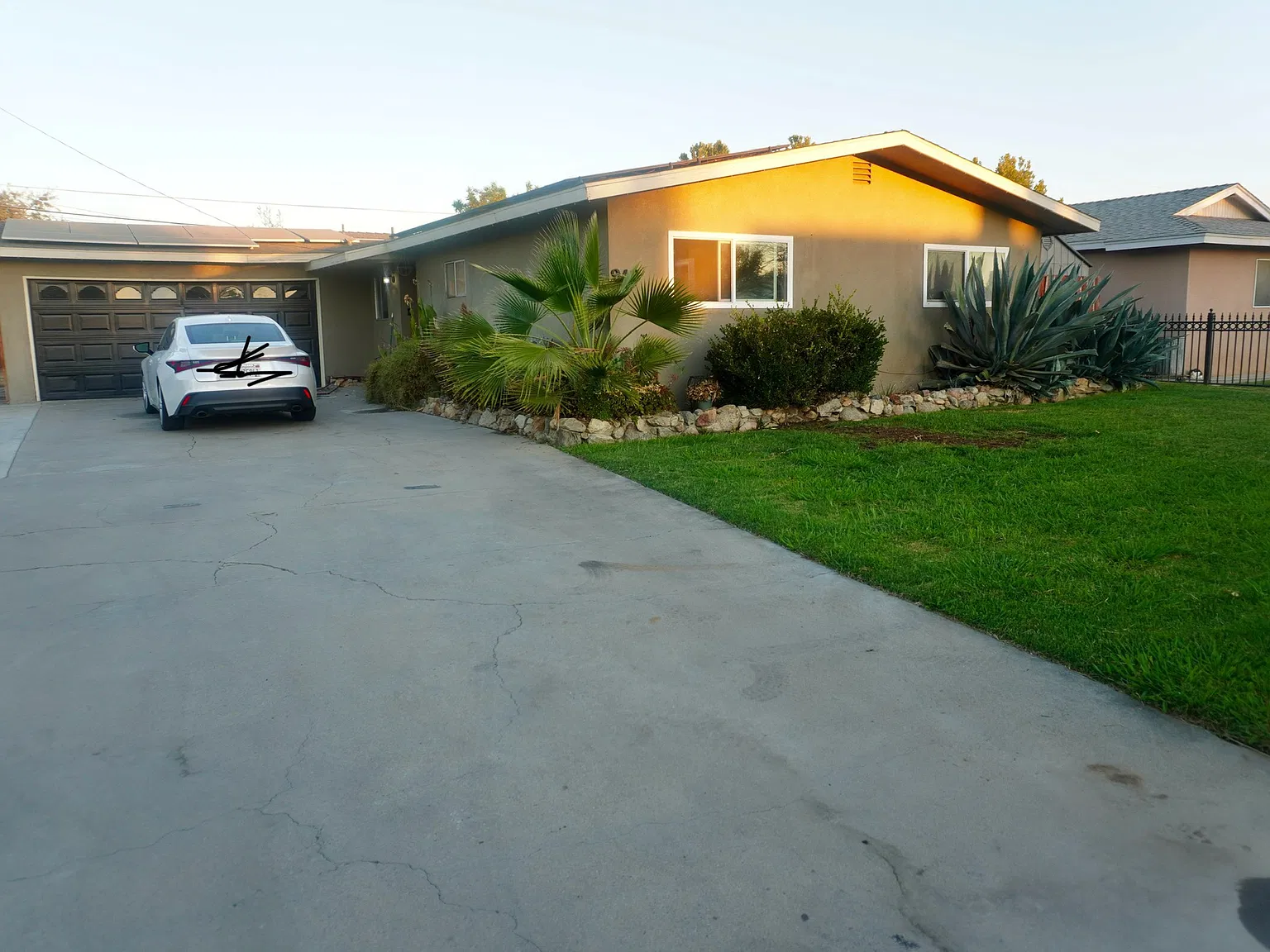 943 Avocado Dr — Photo 1