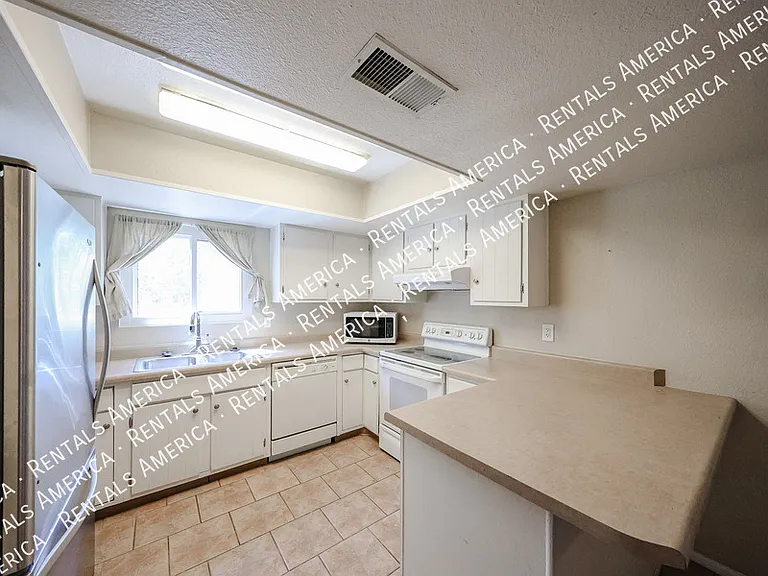 4555 W Continental Dr — Photo 15