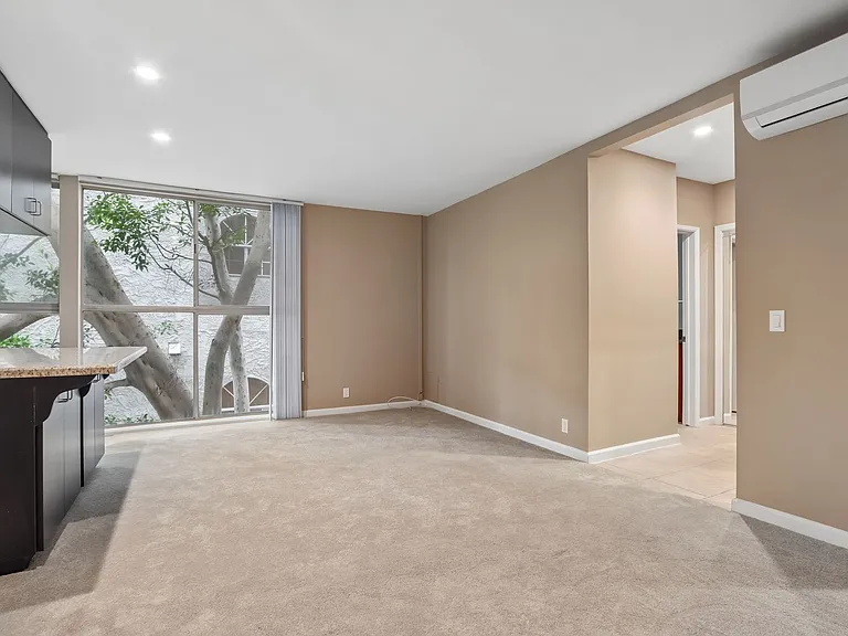 116 N Wetherly Dr — Photo 4