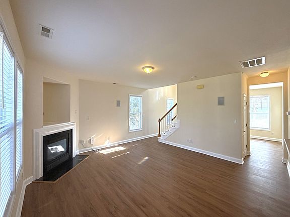 5th image of 10082 Paisley Dr NW