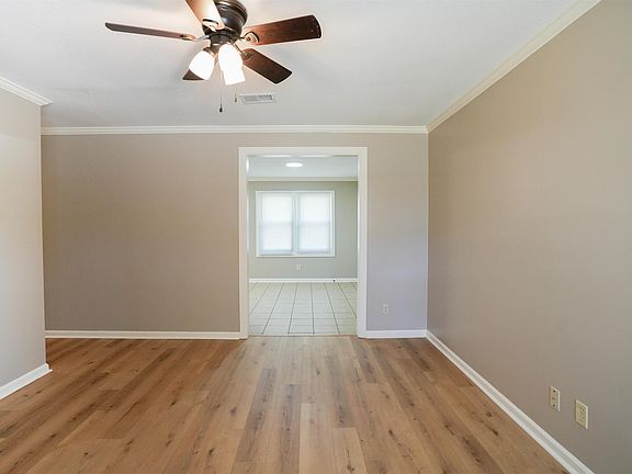 4th image of 1616 Shady Grove Rd