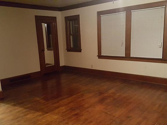 4th image of 1324 Garrison Ave