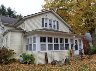 110 N Cayuga St, Buchanan, MI 49107