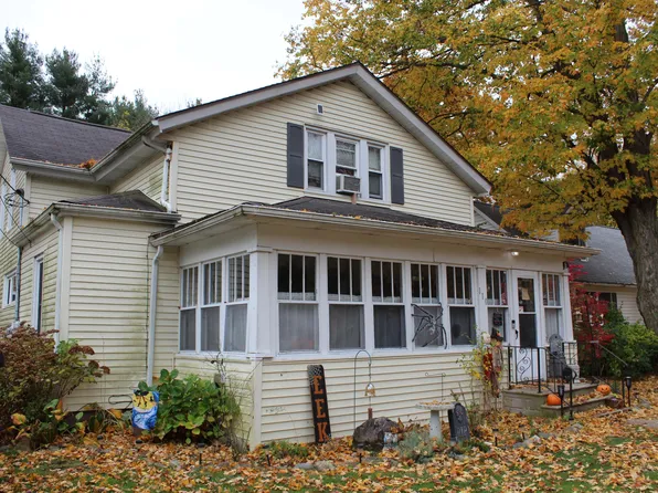 110 N Cayuga St, Buchanan, MI 49107
