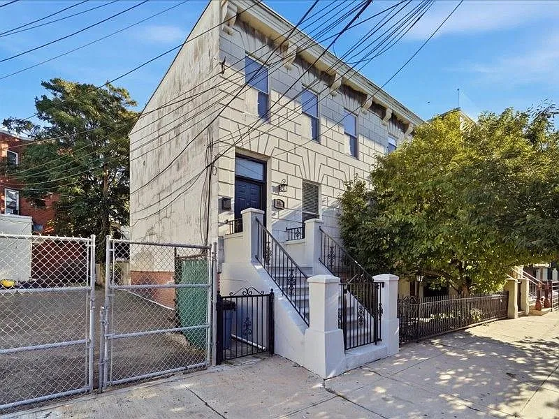 3 bed, 2.0 bath, $3,850 — Photo 2