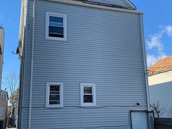 5th image of 5021 S Loomis Blvd
