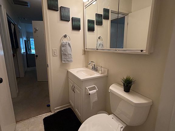 5th image of 116 SE Greystone Dr