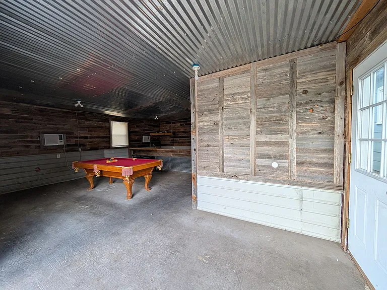 890 Josephine St — Photo 34