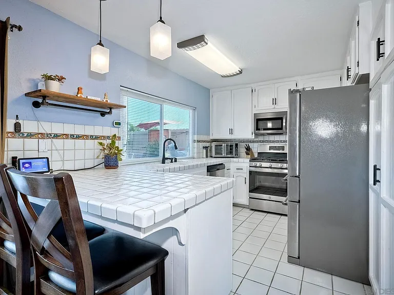 10345 Molino Rd — Photo 5