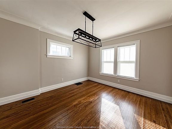 3rd image of 1111 Elsmere Ave