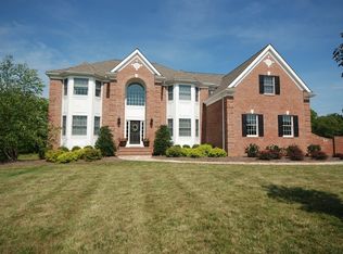 3 Freeman Ln, Whitehouse Station, NJ 08889