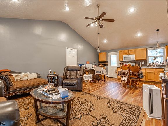 3rd image of 243 Stevenson Ave
