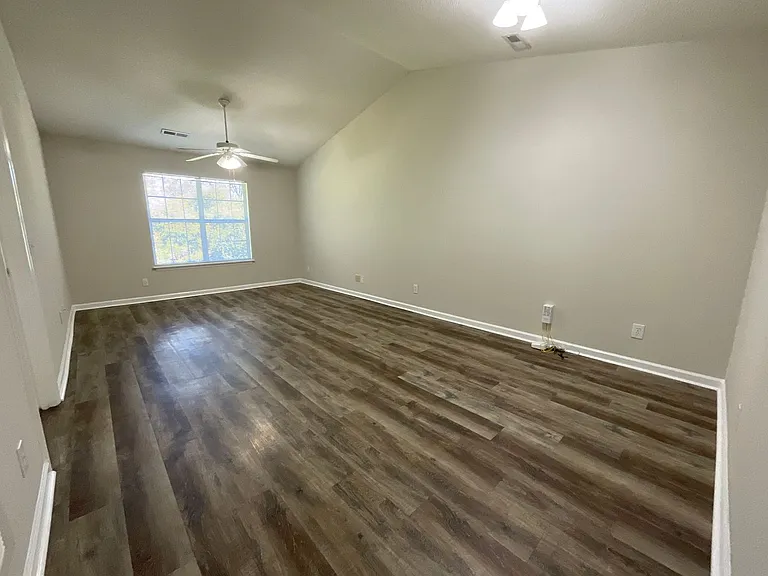Meridian Park Apartments — Photo 136