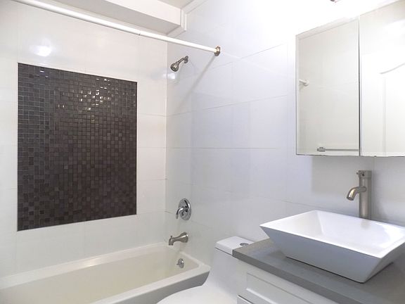 4th image of 955 Lafayette Ave #3FF