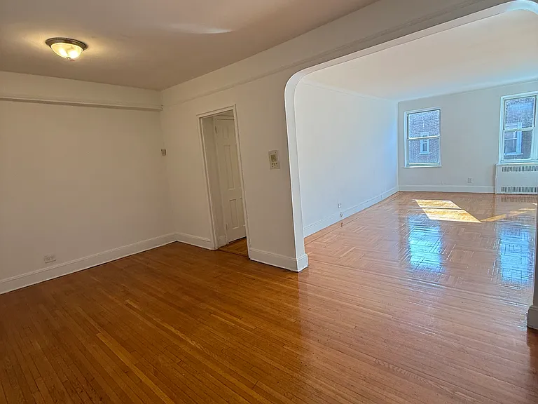 610 Victory Blvd #6 — Photo 3