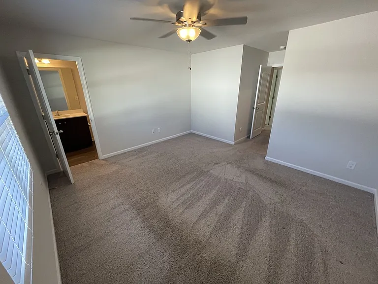 1056 Peony Ln — Photo 11